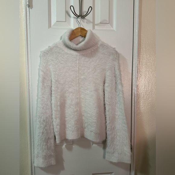 ✨INC turtle neck faux fur blouse - Picture 1 of 5